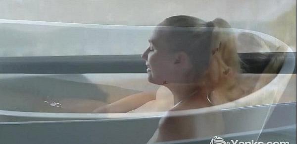  Yanks Kim Cums Takes A Deliciously Sexy Bath